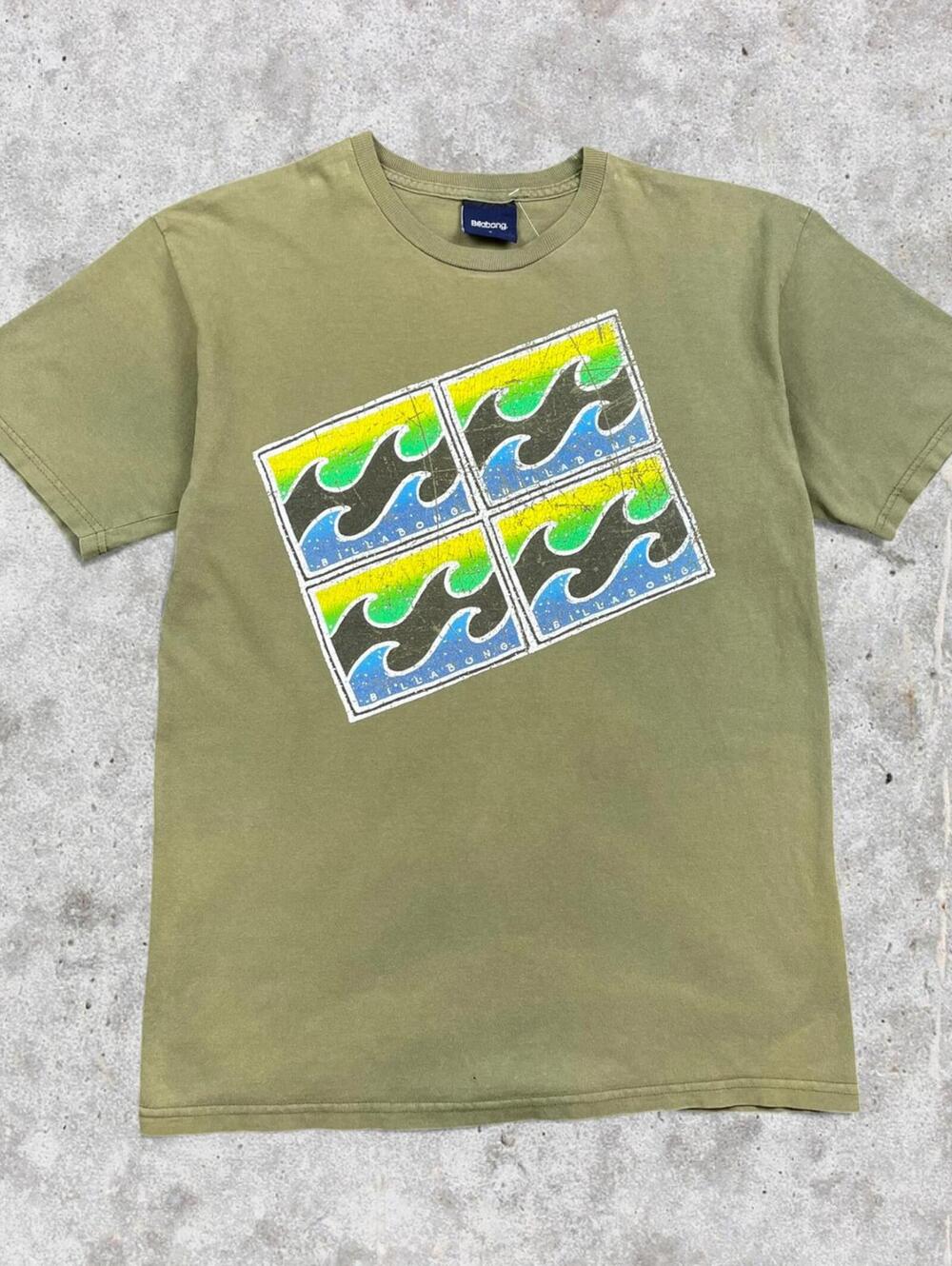 2000's Paper Tag Waves Billabong Graphic T-Shirt
